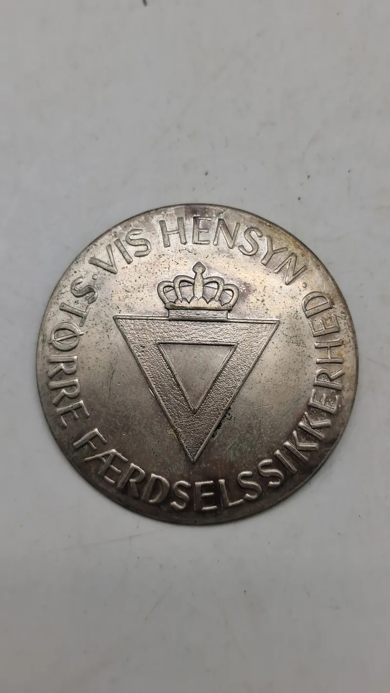 Originalt ældre badge fra vejdirektoratet