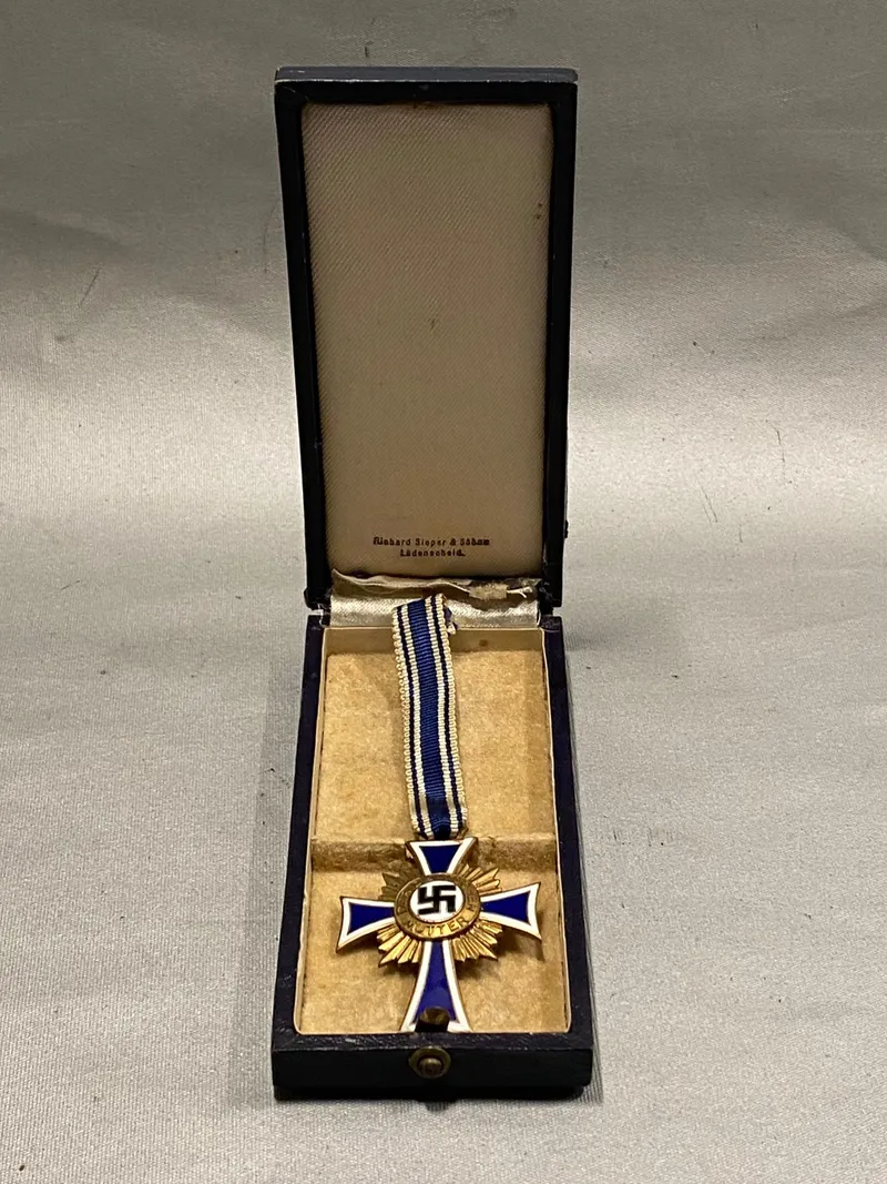 Originalt Mutterkreuz 1.kl (guld) med tildelingsæske