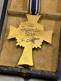 Originalt Mutterkreuz 1.kl (guld) med tildelingsæske