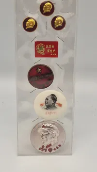 Samling originale kinesiske kommunistiske badges