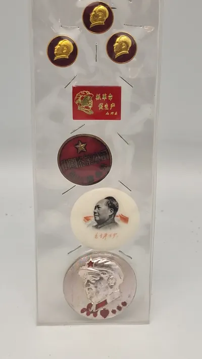 Samling originale kinesiske kommunistiske badges