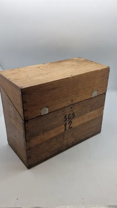 Original felttelefon antageligvis anvendt i det danske søværn i 1920’erne. Delvist sammensat af tysk ww1 felttelefon