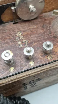 Original felttelefon antageligvis anvendt i det danske søværn i 1920’erne. Delvist sammensat af tysk ww1 felttelefon