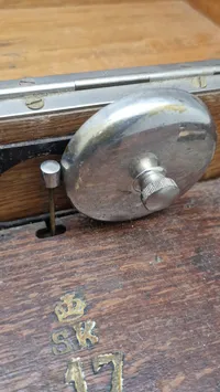 Original felttelefon antageligvis anvendt i det danske søværn i 1920’erne. Delvist sammensat af tysk ww1 felttelefon