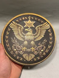 Metalskilt med den amerikanske ørn