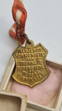 Original Tuborg medalje med æske
