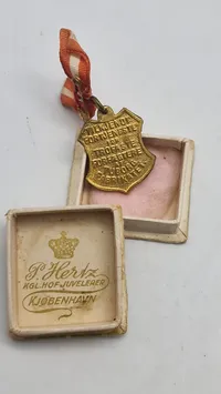 Original Tuborg medalje med æske