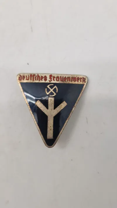 Original Deutsches Frauenwerk pin