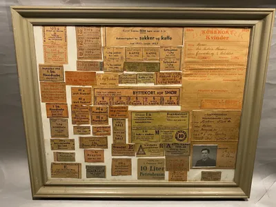 Originalt id kort samt rationeringsmærker i ramme - ww2