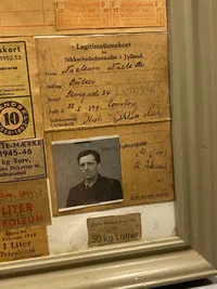 Originalt id kort samt rationeringsmærker i ramme - ww2