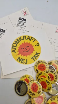 Samling badges medv Atomkraft, nej tak