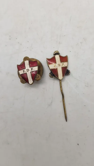 Ældre pins fra Frivillige Drenge og Pige Forbund