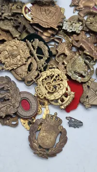 Samling regiments mærker mm.