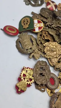 Samling regiments mærker mm.