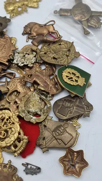 Samling regiments mærker mm.