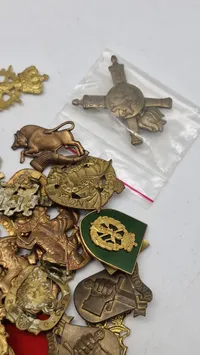 Samling regiments mærker mm.
