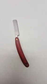 Ragekniv med greb af træ