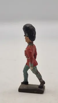 Original Linoleumsfigur, Livgarden
