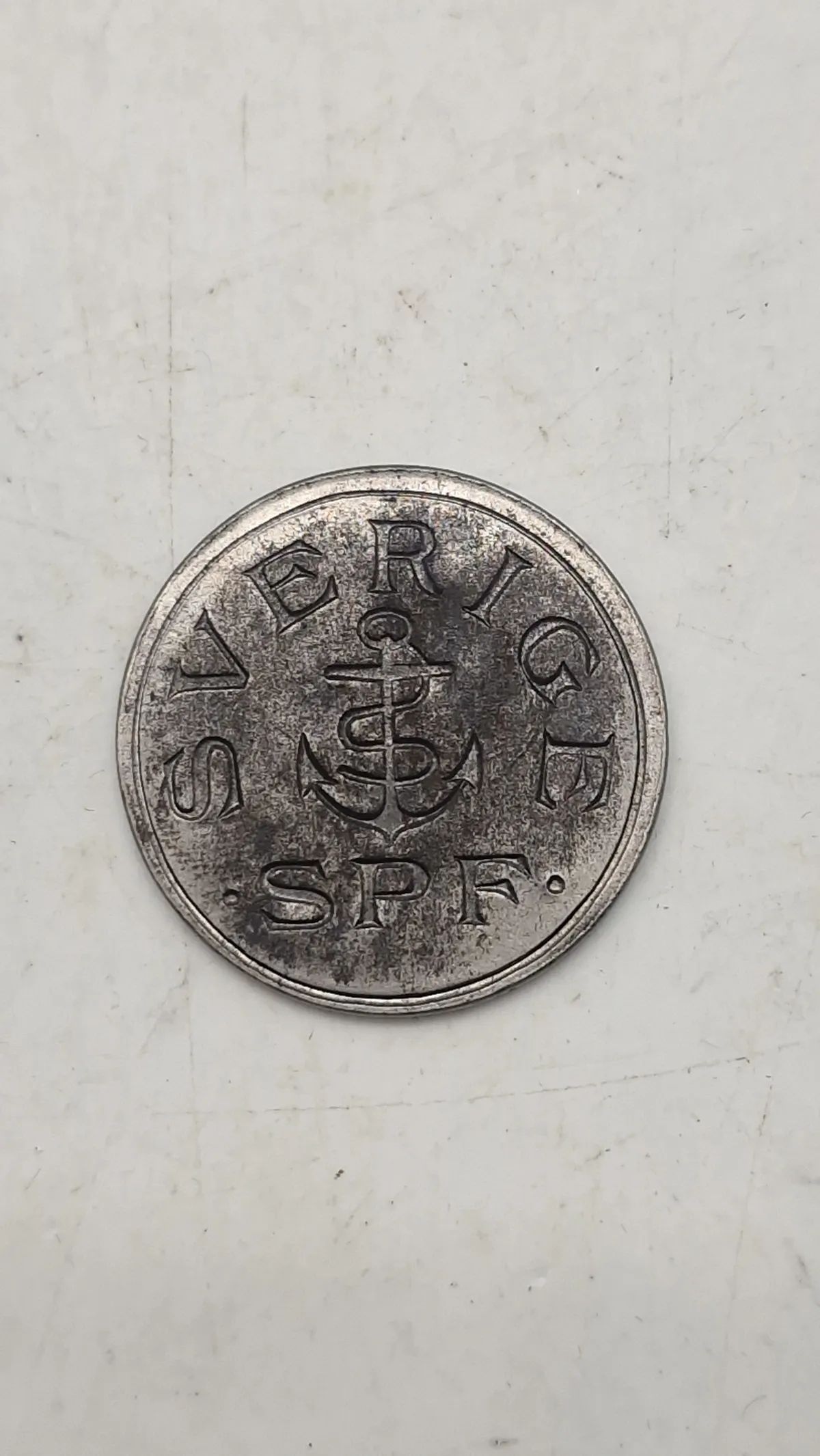 Original mindemedalje for panserskibet Sverige, præget i materiale fra skibets panserplader
