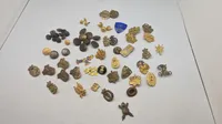 Samling militære regiments mærker mm.