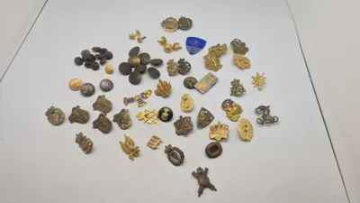 Samling militære regiments mærker mm.