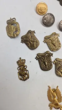 Samling militære regiments mærker mm.