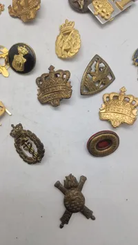 Samling militære regiments mærker mm.