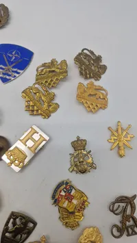 Samling militære regiments mærker mm.