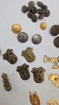 Samling militære regiments mærker mm.