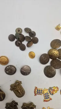Samling militære regiments mærker mm.