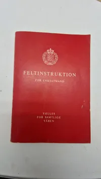 Samling lærebøger, feltinstruktioner mm.