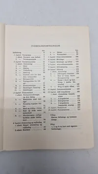 Samling lærebøger, feltinstruktioner mm.
