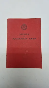 Samling lærebøger, feltinstruktioner mm.