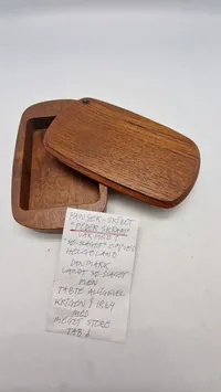 Original æske lavet af træ fra panserskibet “Peder Skram”