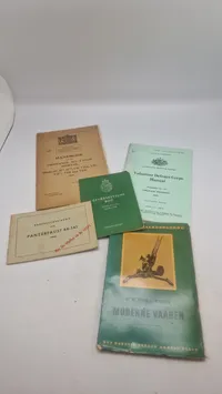 Samling militære lærebøger