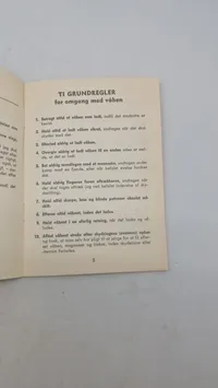 Samling militære lærebøger
