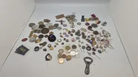 Samling pins mm.