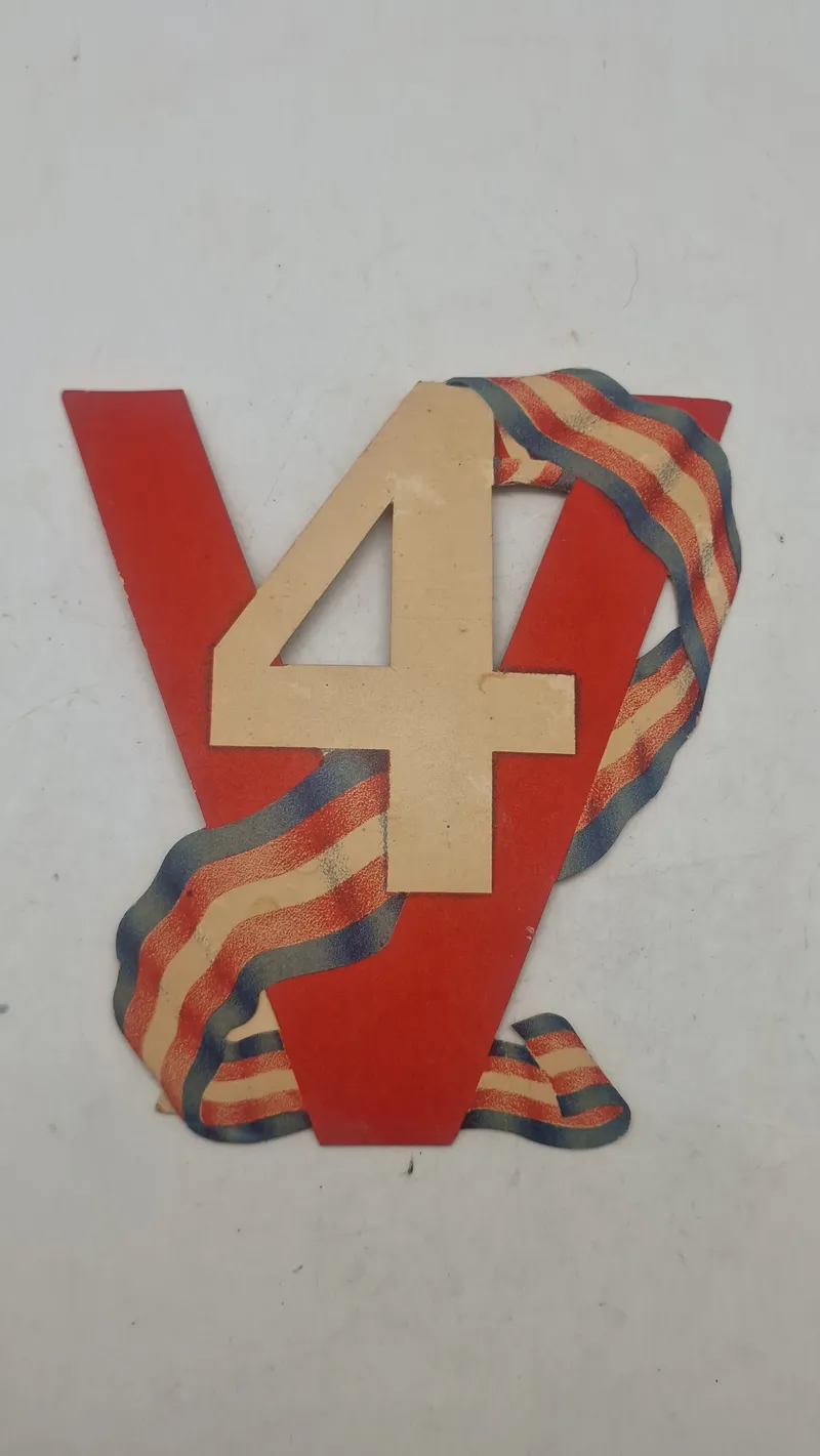 Original 4 maj stikker af pap