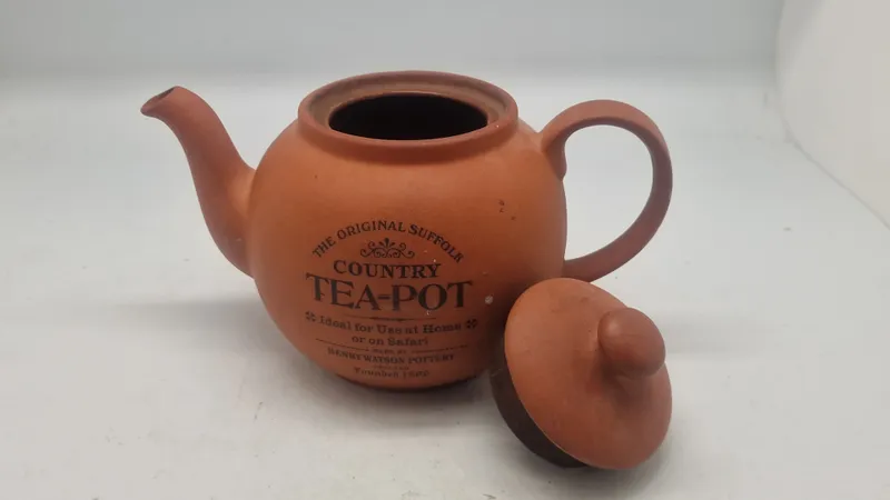 The Original Suffolk Country Teapot fra Henry Watson's Pottery