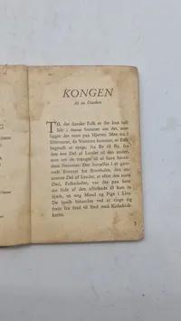 Original konge sangbog og papirsflag