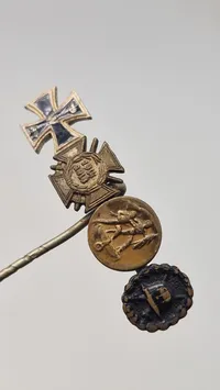 Original tysk miniature nål, eisernes kreuz, Ehrenkreuz des 1. Weltkrieges 1914-1918, Sudetenland-medalje, verwundetenabzeichen