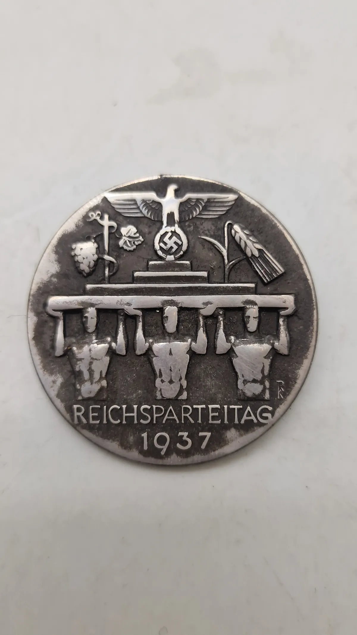 originalt tysk dagsmærke (tinnie) fra Reichsparteitag 1937