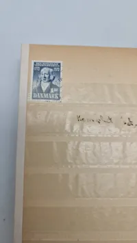 Samling frimærker i album