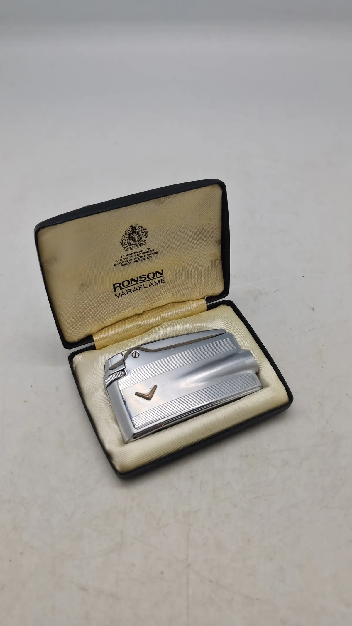 Ronson gas lighter med indlæg af guld