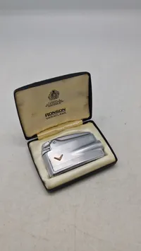 Ronson gas lighter med indlæg af guld