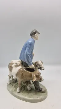 Dreng med to Kalve figur fra Royal Copenhagen, designet af Christian Thomsen