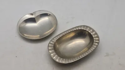 To originale Just tin skåle