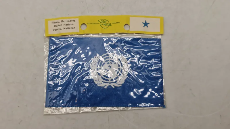 Ubrugt UN mini flag