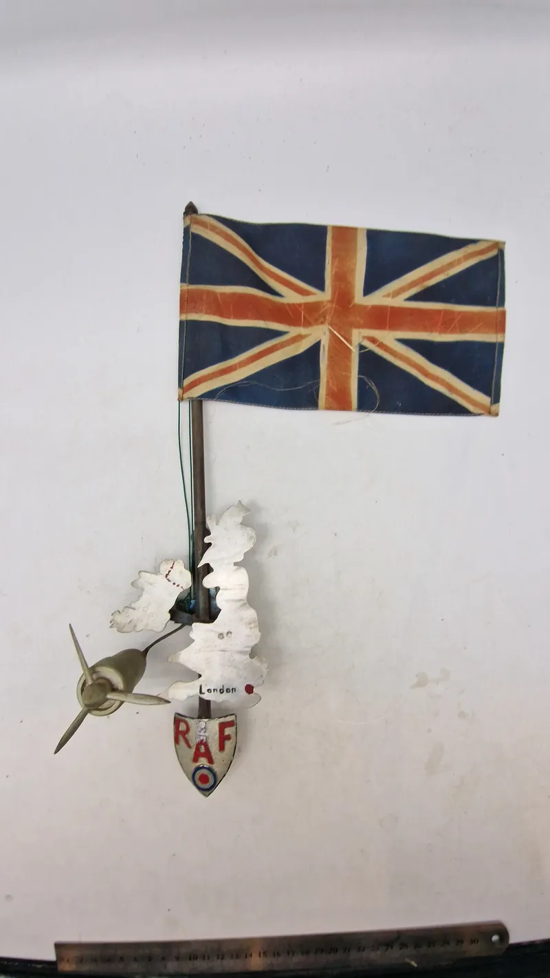 Original RAF souvenir lavet af nedskudte fly dele  fra majdagene 1945