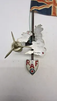 Original RAF souvenir lavet af nedskudte fly dele  fra majdagene 1945